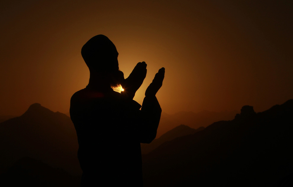 Raising your hands in du’a…